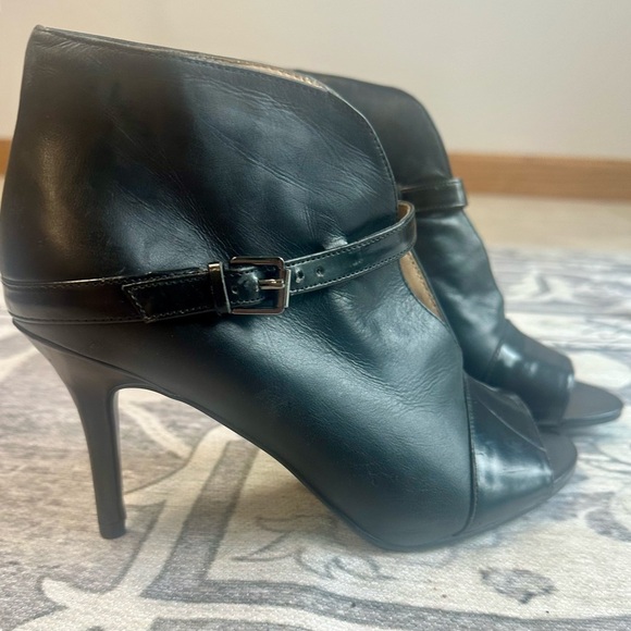 Marc Fisher Black Heeled Leather Ankle Boots with Peep Toe 3” heel size 6.5 - Picture 1 of 7